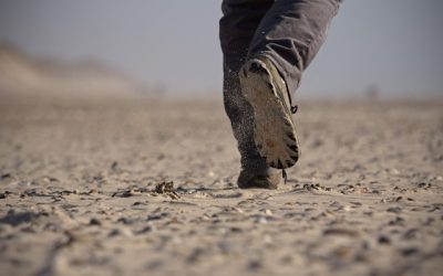 Het verband tussen voetproblemen en rugklachten en hoe podotherapeuten kunnen helpen