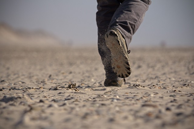 Het verband tussen voetproblemen en rugklachten en hoe podotherapeuten kunnen helpen